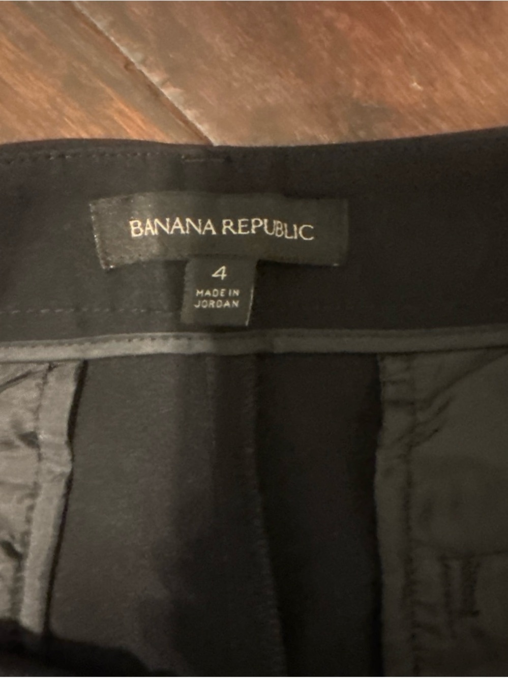 Banana Republic Black Tailored Women's Dress Shorts NWOT - Picture 3 of 3